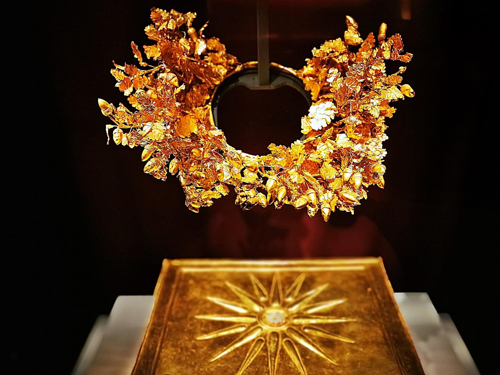 The Treasures from the Royal Tombs of Aigai in Vergina museum